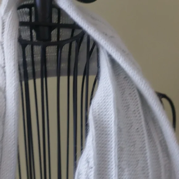 GAP Soft Cream Cable Knit Scarf - Picture 5 of 10